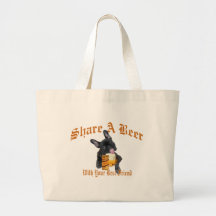 El dogo francés comparte una cerveza bolsa