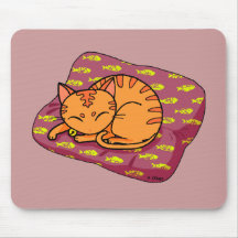 El dormir lindo del gato tapete de ratón