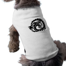 El dragón se encrespó en un círculo camisa de perrito