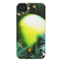 El feliz árbol del día de fiesta del navidad adorn iPhone 4 Case-Mate protector