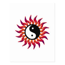 El flamear Yin Yang Sun Tarjeta Postal