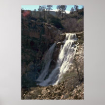 El fluir sobre los acantilados desnudos poster
