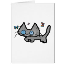 El gatito se encrespa para arriba con las mariposa felicitacion 