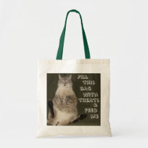 El gato "TERRAPLÉN ESTE BOLSO CON las INVITACIONES