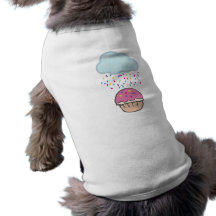 El llover asperja en la magdalena camisa de mascota
