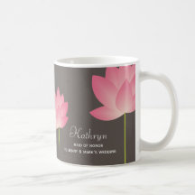 El loto rosado florece taza de café nupcial conoci