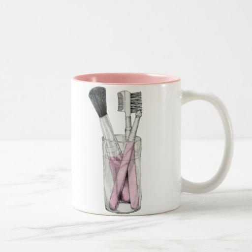 El maquillaje cepilla la taza