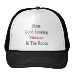 El mexicano más apuesto en el cuarto gorros  