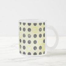 EL NEGRO AMARILLO QUE BRILLA INTENSAMENTE CIRCUNDA TAZA