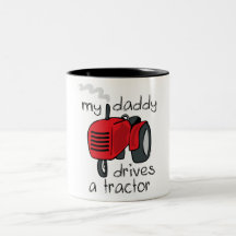 El papá conduce un tractor tazas