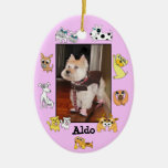El perrito añade color oval del dibujo animado del adornos de navidad