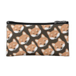 El perro de Cutie Shiba Inu hace frente al modelo bolsos clutch