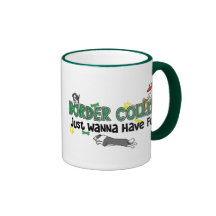 El perro del border collie se divierte la taza
