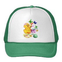 El polluelo de Pascua pinta el gorra