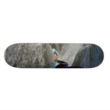 El practicar surf de la playa de Venecia Patín