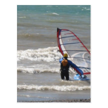 el practicar surf del agua-viento postal