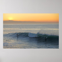 El practicar surf en la salida del sol impresiones
