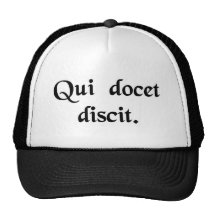 Él que enseña aprende gorros  