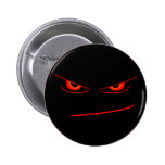 el rojo malvado observa el botón pin
