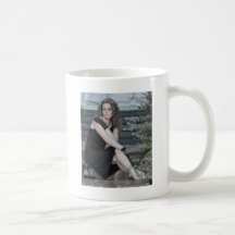 El sentarse en maravilla sobre alguien tiene gusto taza