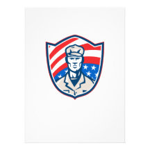 El soldado americano con el escudo de las barras y comunicados personales 