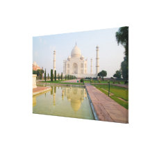 El Taj Mahal pacífico reservado en la salida del s Impresión En Lienzo Estirada