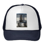 El tanque de almacenamiento de aceite, Nueva York, Gorros