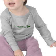el tractor verde, me dejó tomarle para un paseo en camisetas