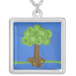 El verde circunda el árbol grimpolas