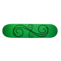 El verde curvado alinea el monopatín