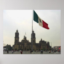 EL Zocalo del DF y la Bandera Mexicana del en de C Posters