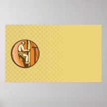 Electricista que sube el poste para uso general poster