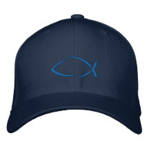 En su fe gorra de béisbol bordada