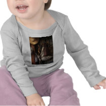 En una taberna vieja camisetas