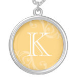 Encanto amarillo de la letra del monograma de la i collares personalizados