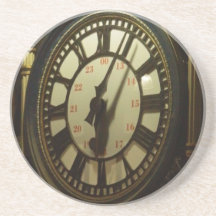 Encuéntrele debajo del reloj posavasos cerveza