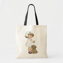 Enfermera del vintage con las camisetas y los rega bolsas de mano