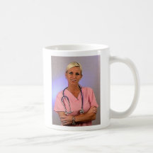 Enfermera rubia hermosa taza