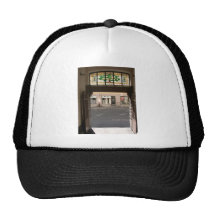 Entrada con el vitral en Helsinki Gorros