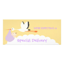 Entrega especial (amarillo y púrpura) invitación personalizada