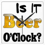 ¿Es en punto de la cerveza? Reloj
