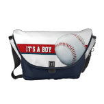 Es una bolsa de pañales roja, blanca y azul del mu bolsa messenger