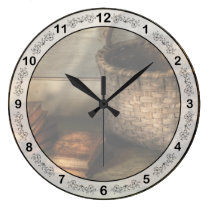 Escritor - una cesta y algunos libros reloj de pared