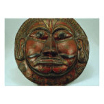 Escudo pintado que muestra la cara invitacion personal 