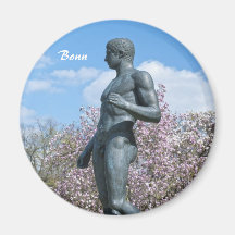 Escultura cerca del museo de arte académico en Bon Imán De Frigorífico
