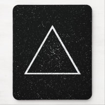 Esquema blanco del triángulo en fondo negro de la  alfombrillas de ratones