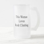 Esta mujer ama la escalada taza
