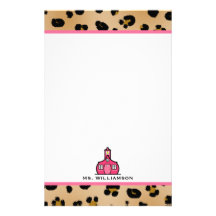 Estampado leopardo y efectos de escritorio rosados papelería