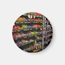Estantes de las barras de chocolate en tienda imán para frigorífico