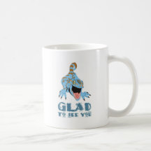 Este camaleón azul está alegre verle tazas de café